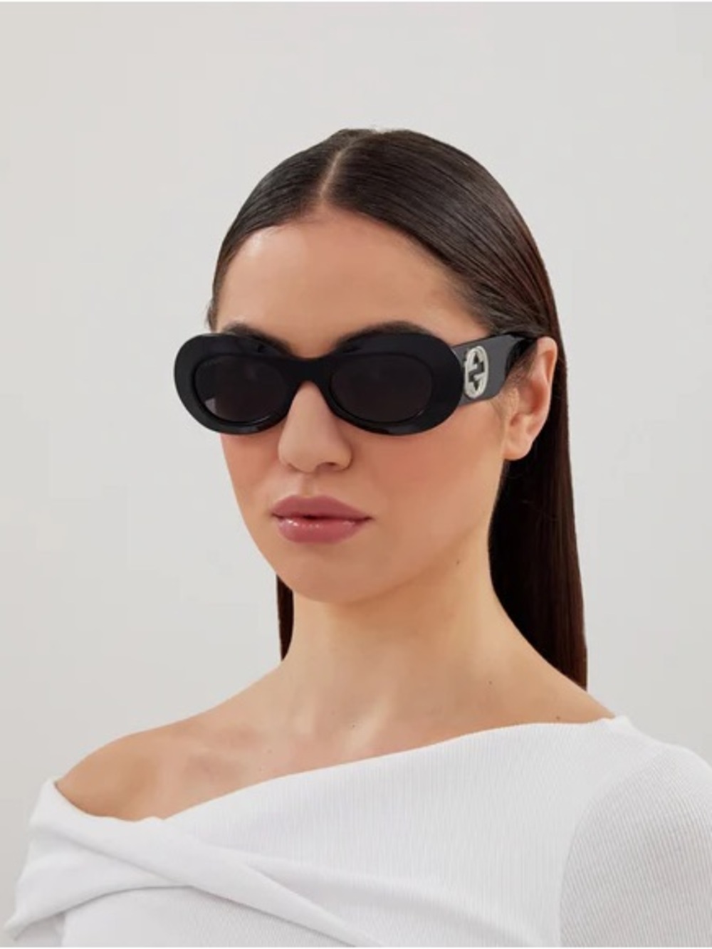 New in Box Gucci GG1696S Oval Sunglasses in Black